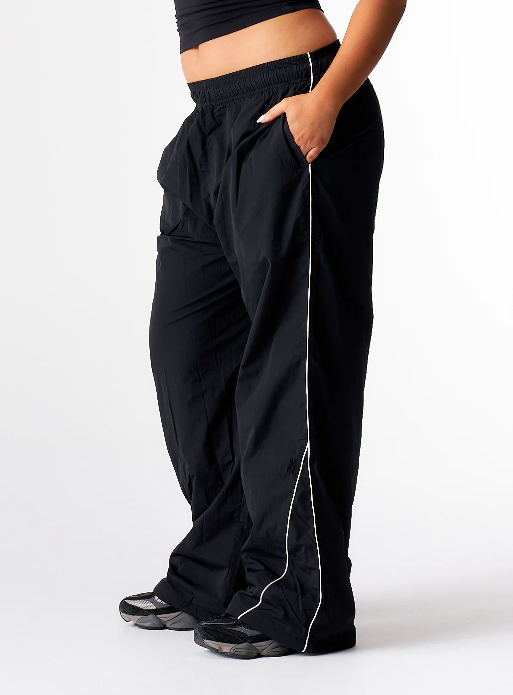 Women's Stride Trackpants - Jet Black - Image 4