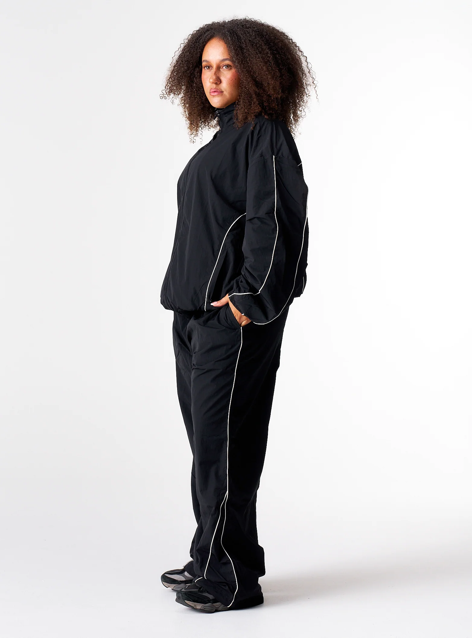 Women's Stride Tracksuit Jacket - Jet Black - Image 4